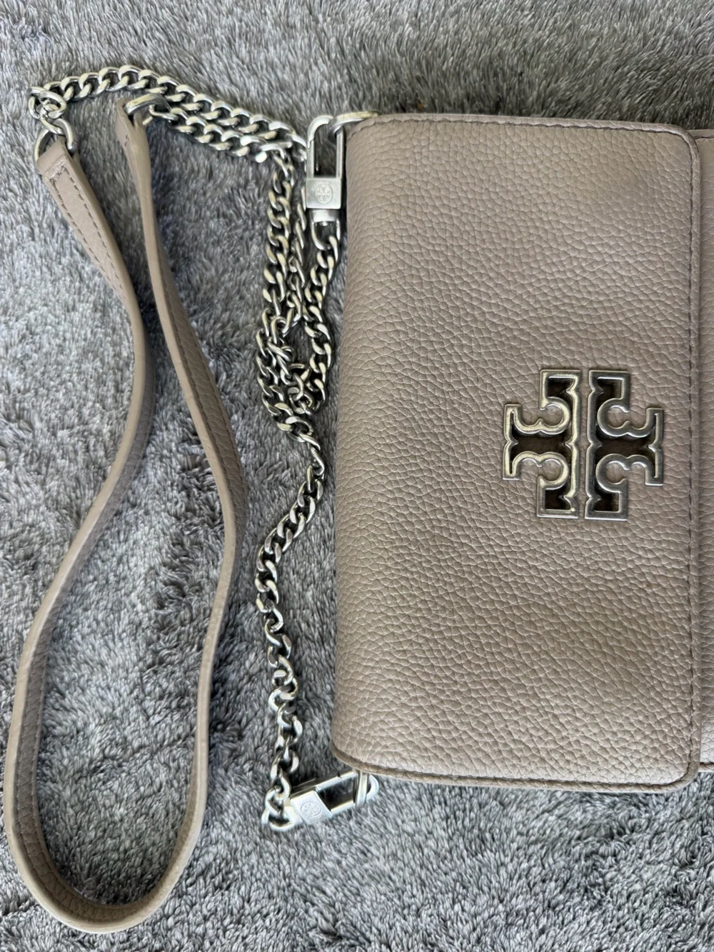 Tory Burch Britten Crossbody / Chain Shoulder Bag in Taupe